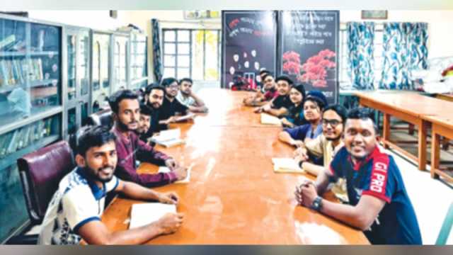 আকাঙ্ক্ষা ও বাস্তবতার দ্বন্দ্ব