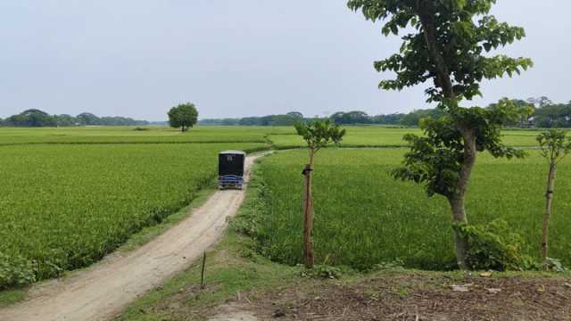 শহুরে ও গ্রামীণ জীবনের ফারাক ৩০০ কিমি কাঁচা সড়ক