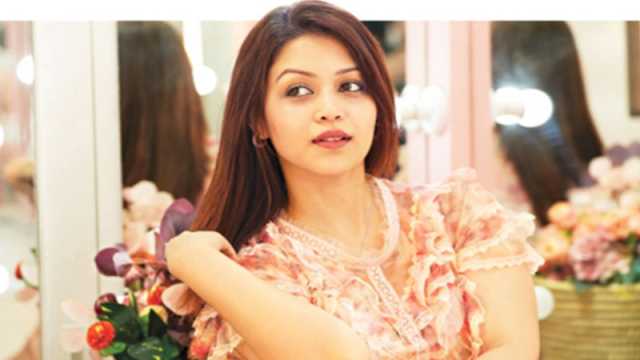 শুষ্ক চুলে প্রাণ ফেরাতে