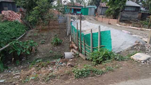 বাঁধে নাকাল বাঁকা খাল