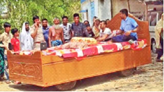 পুলিশের হেফাজতে সেই ভাইরাল ‘চলমান খাট’