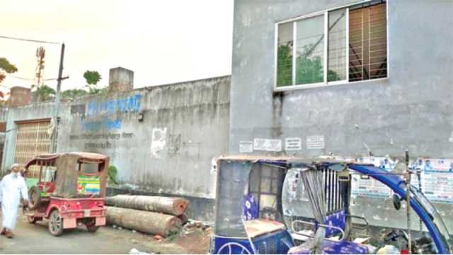 ৬ কোটির মার্কেটে টেকা যায় না মলমূত্রের গন্ধে