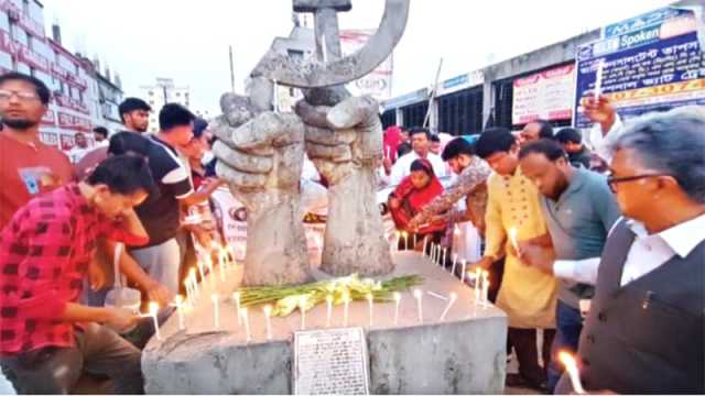 রানা প্লাজা ট্র্যাজেডির যুগপূর্তিতে মোমবাতি প্রজ্বালনে স্মরণ নিহতদের
