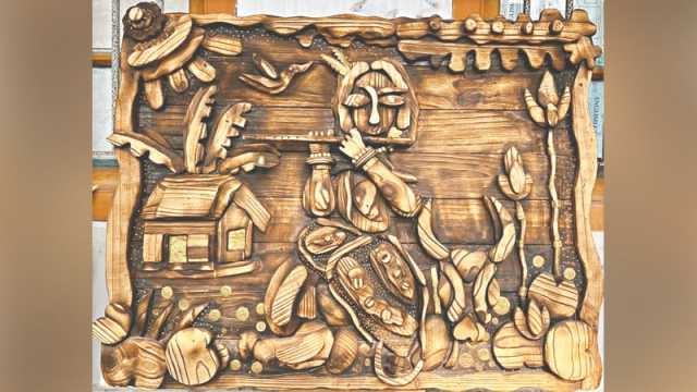 আগলে রাখা শিল্পকর্ম বেচবেন মায়ের জন্য