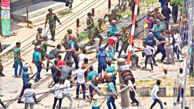 চট্টগ্রামে পুলিশ-রিকশাচালক সংঘর্ষ, আটক ৫