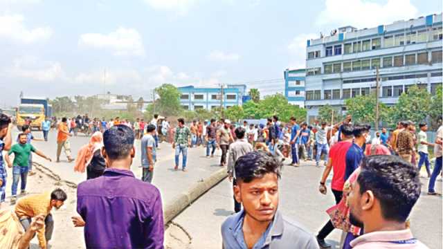 রূপগঞ্জে শ্রমিক অসন্তোষ, সড়ক অবরোধ, সংঘর্ষ