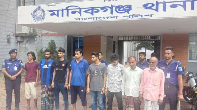 মানিকগঞ্জে শিল্পীর বাড়িতে আগুনের ঘটনায় গ্রেপ্তার ৮ জন জেলহাজতে