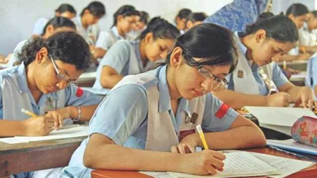 পাঁচ বছরের মধ্যে সবচেয়ে কম পরীক্ষার্থী এবার