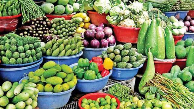 সবজির দাম বাড়তি, বাজারে সংকট সয়াবিনের