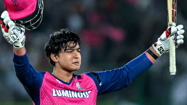 রেকর্ড তছনছ করে ১৪ বছরের বৈভবের সেঞ্চুরি