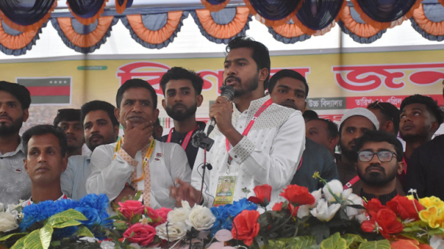 তরুণরা নতুন রাজনীতির কথা বলে পুরোনো পথেই হাঁটছে: নুরুল হক নুর