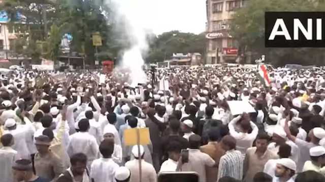ওয়াক্ফ বিল পাসের প্রতিবাদে কলকাতা চেন্নাই আহমেদাবাদে ব্যাপক বিক্ষোভ