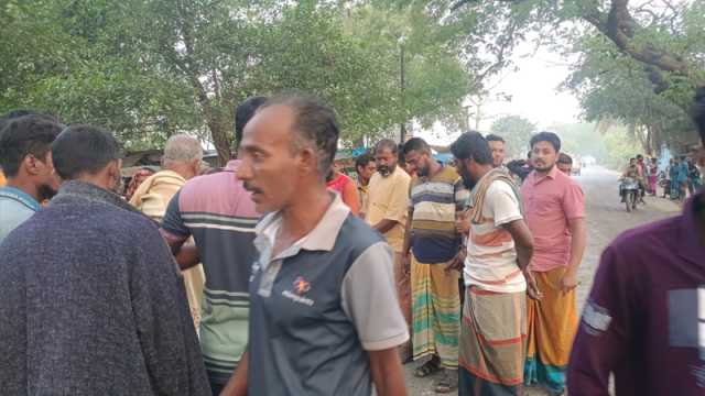 চুয়াডাঙ্গায় বাসের ধাক্কায় অটোভ্যানের চালকসহ নিহত ২