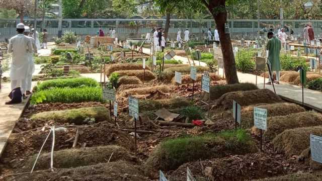 টাকায় মেলে ভালো জায়গা, না দিলে হারিয়ে যায়