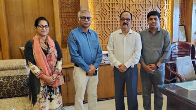 ঢাকা জেলা প্রশাসক অফিস প্রাঙ্গণ ধূমপানমুক্ত ঘোষণায় বিভাগীয় কমিশনারকে অভিনন্দন