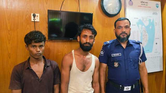 অস্ত্র দিয়ে ডাকাত তকমা, উদ্ধার করল নৌবাহিনী 
