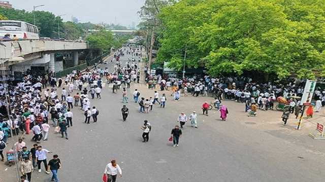 ৯ ঘণ্টা ভোগান্তির পর যান চলাচলের জন্য খুলল রাজধানীর সাতরাস্তা
