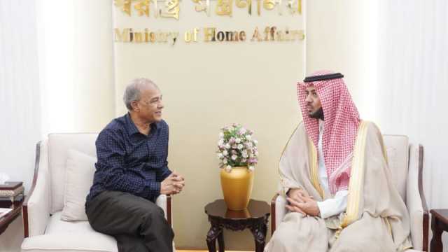 সৌদি রাষ্ট্রদূতকে আরও বেশি জনশক্তি নেওয়ার আহ্বান স্বরাষ্ট্র উপদেষ্টার
