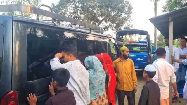 সালিসে না আসায় বাবা-ছেলেকে কুপিয়ে হত্যা