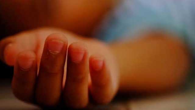 বাবার গাড়ির নিচে চাপা পড়ে শিশু নিহত