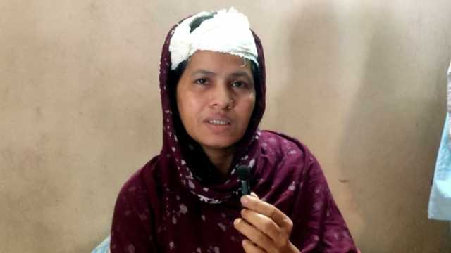 সন্তানের সামনে মাকে কোপাল সন্ত্রাসীরা, ভিডিও ভাইরাল