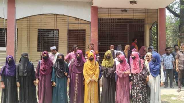 অতিরিক্ত টাকার জন্য এসএসসির প্রবেশপত্র আটকে রাখার অভিযোগ