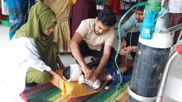 অটোরিকশায় গাড়ির ধাক্কা, প্রাণ গেল অন্তঃসত্ত্বা মা ও ছেলের