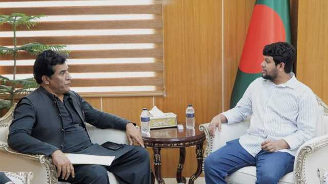 তথ্য উপদেষ্টার সঙ্গে পাকিস্তানি হাইকমিশনারের সাক্ষাৎ