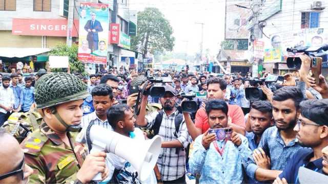 দেশজুড়ে যৌথ বাহিনীর অভিযানে বিপুল অস্ত্র ও মাদকসহ গ্রেপ্তার ২০৪