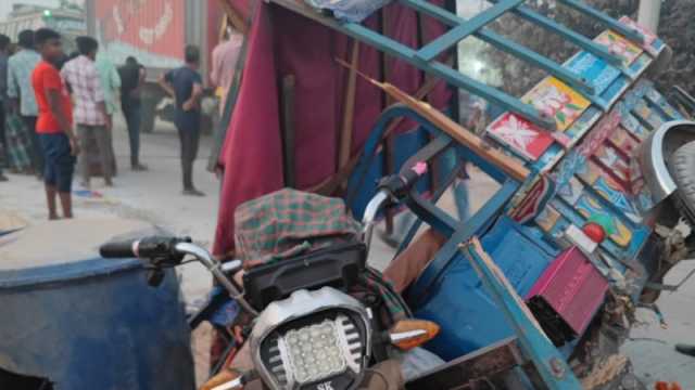 ট্রাক-অটোভ্যান সংঘর্ষে শিশুসহ নিহত ২, আহত ৫