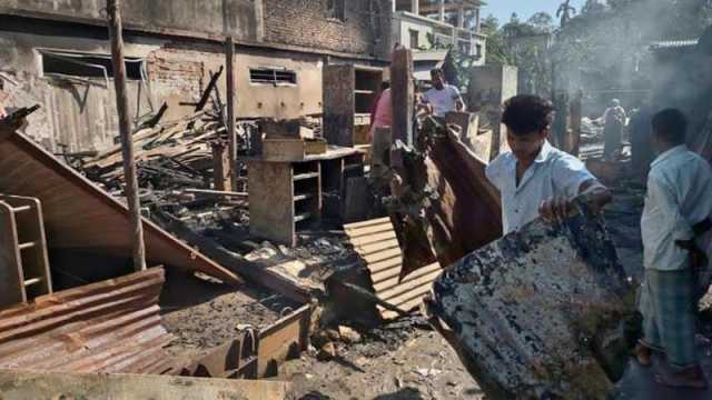 ফাতেমাদের গায়ের পোশাক ছাড়া কিছুই রইল না
