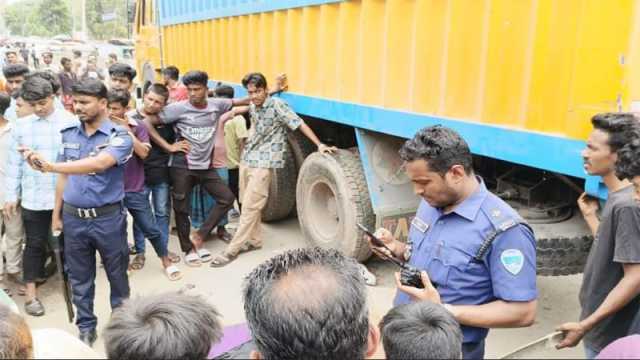 চাকরির প্রথম দিনেই কাভার্ড ভ্যানের চাপায় প্রাণ গেল ইমনের