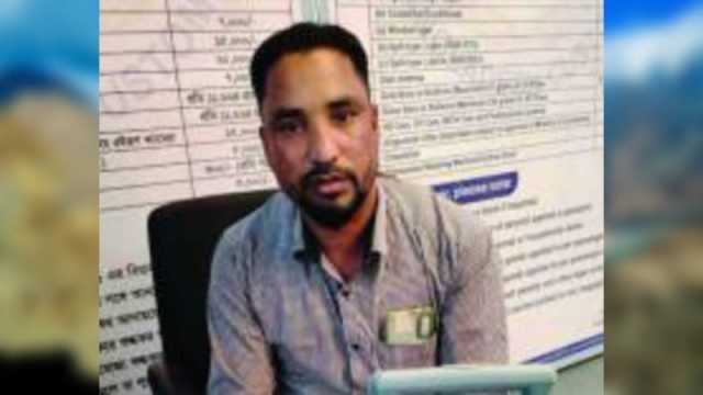 অন্তর্বাস ও পোশাকে ছিল স্বর্ণ, যাত্রী আটক