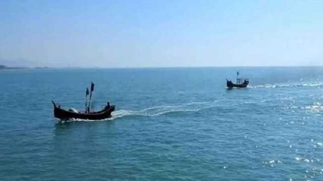 ট্রলারসহ ১১ জেলেকে ধরে নিয়ে গেল আরাকান আর্মি