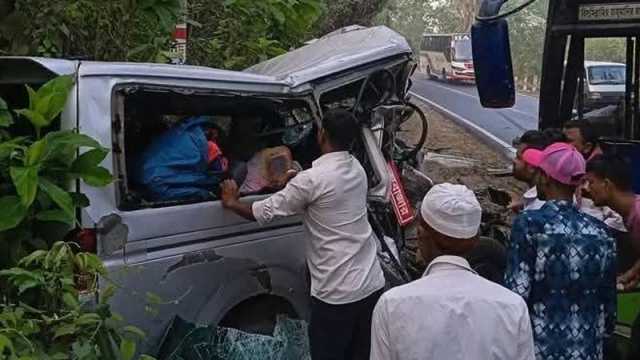 চট্টগ্রামে বাস-মাইক্রোবাস সংঘর্ষ: নিহত বেড়ে ১০