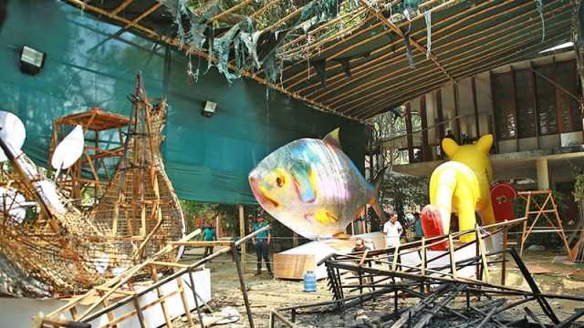 চারুকলায় ফ্যাসিস্টের মোটিফে আগুনের ঘটনায় মামলা