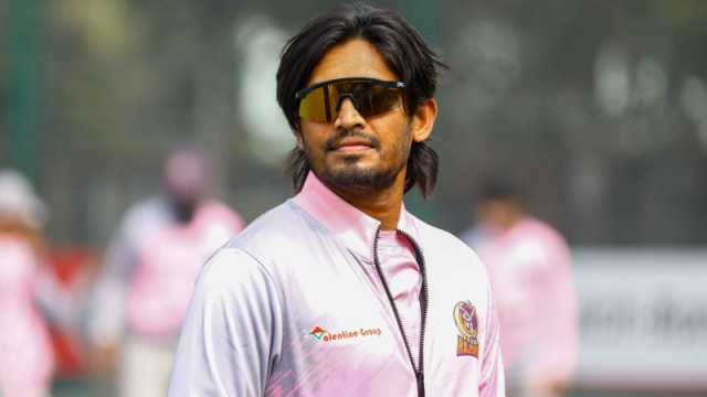 ফিক্সিং ইস্যুতে বিজয়ের দেশত্যাগে নিষেধাজ্ঞা