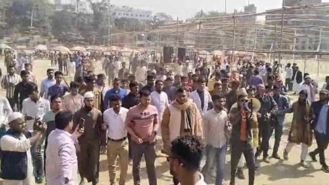 মিছিল নিয়ে সমাবেশস্থলে যাচ্ছে বৈষম্যবিরোধী ছাত্র আন্দোলনের নেতাকর্মীরা