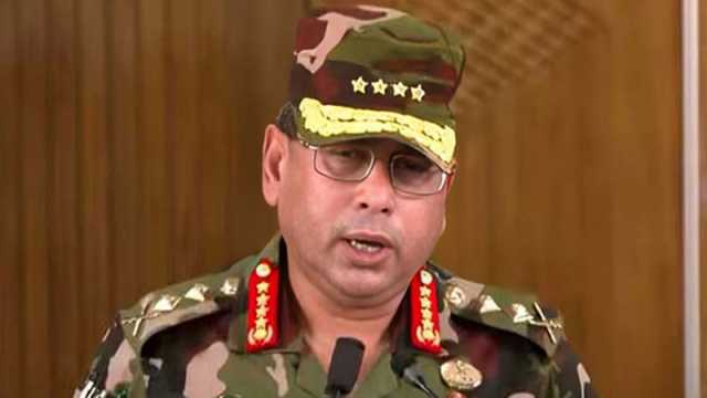 সতর্ক করে দিচ্ছি, নিজেরা কাদা ছোড়াছুড়ি করলে সার্বভৌমত্ব বিপন্ন হবে: সেনাপ্রধান