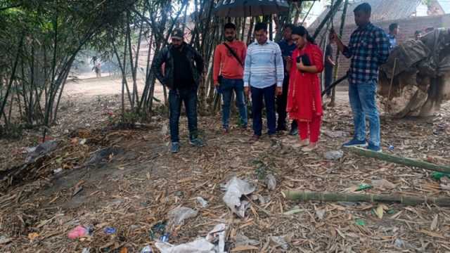 দর্শনায় ৪টি বোমা সাদৃশ্য বস্তুসহ কারিগর আটক