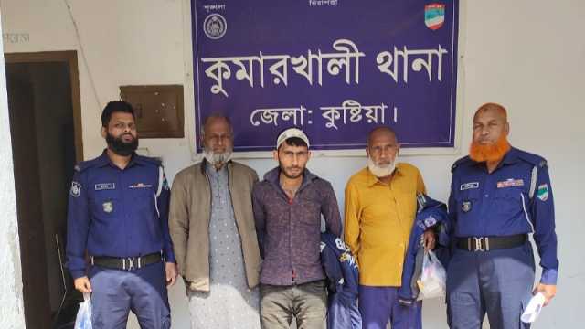 কুষ্টিয়ায় নৌকা ছিদ্র করা নিয়ে সংঘর্ষ, আহত ১৫ জন 