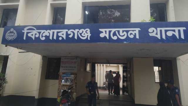 কিশোরগঞ্জে পুলিশ পরিচয়ে তুলে নিয়ে ব্যবসায়ীর টাকা ছিনতাই