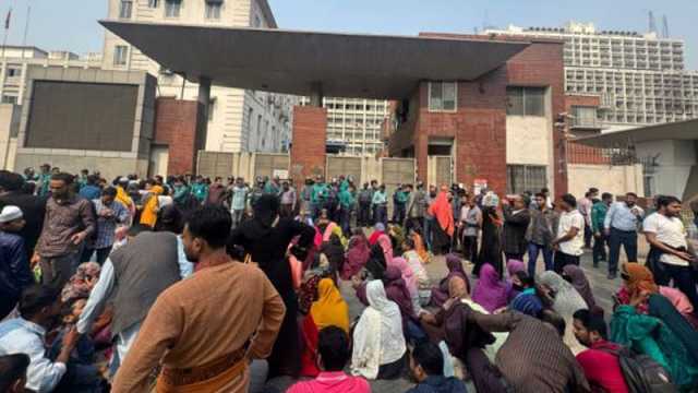 প্রাথমিকের সহকারী শিক্ষক পদে সুপারিশপ্রাপ্তদের অবস্থান, সচিবালয়ের সব গেট বন্ধ