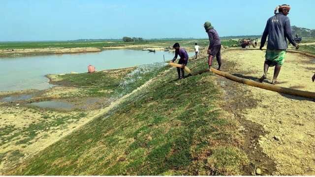 কাজের গতি নিয়ে কৃষকের টাকা নিয়ে পিআইসির ক্ষোভ