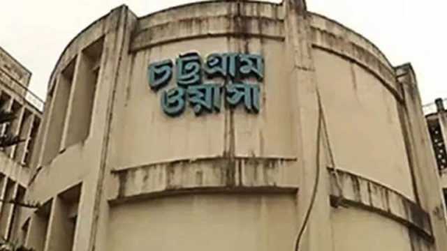 ওয়াসার পাইপ ফেটে চট্টগ্রামের বড় অংশে পানি সরবরাহ বন্ধ