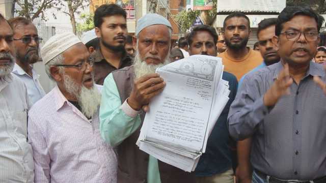 উচ্ছেদের মাইকিংয়ে ইছামতীপারের বসতিদের ক্ষোভ