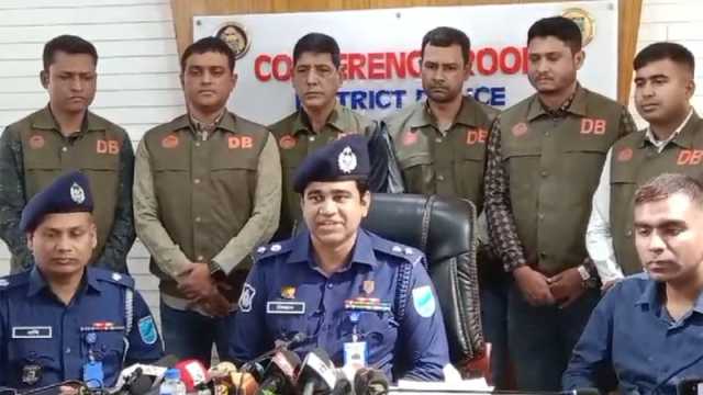 চলন্তবাসে ধর্ষণের ঘটনা ঘটেনি, শ্লীলতাহানি বলা যেতে পারে: এসপি