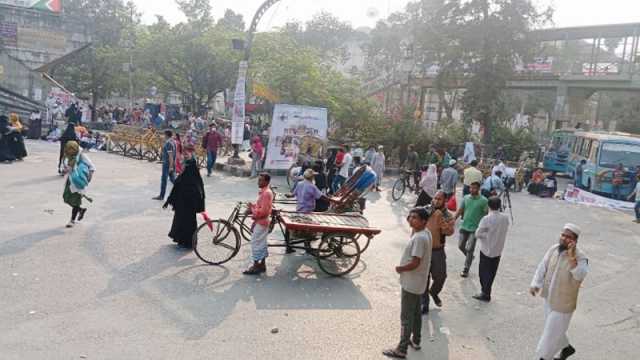 সাড়ে ৭ ঘণ্টা পর শাহবাগ অবরোধ তুলে নিলেন শহীদ স্বজনরা