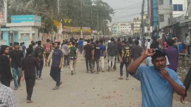 পিটুনি খেয়ে সেই কিশোর এখন প্রিজন সেলে