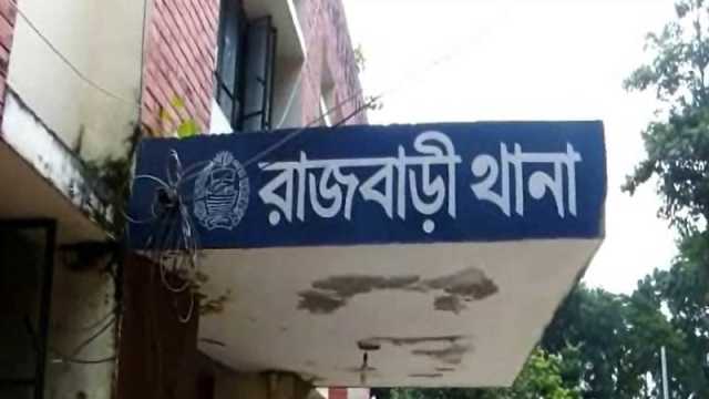 কুকুর ধাওয়া করায় মালিককে পেটানোর অভিযোগ